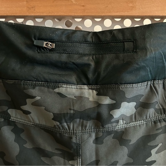 Kyodan Running Athletic Wear Shorts Size Medium in Green Camo Print 3@ Inseam - Picture 7 of 9